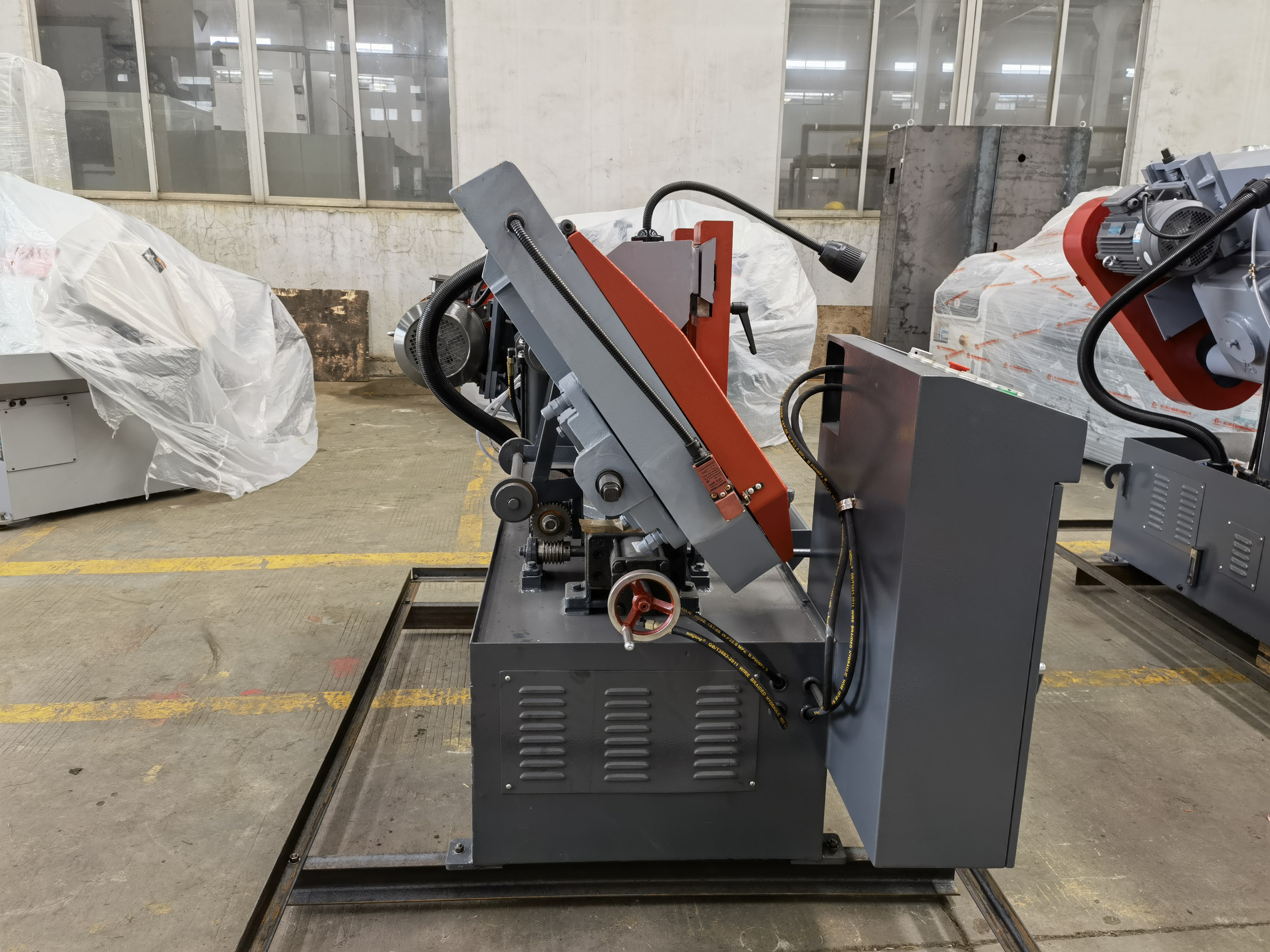 Ленточная пила полуавтоматическая CS-380