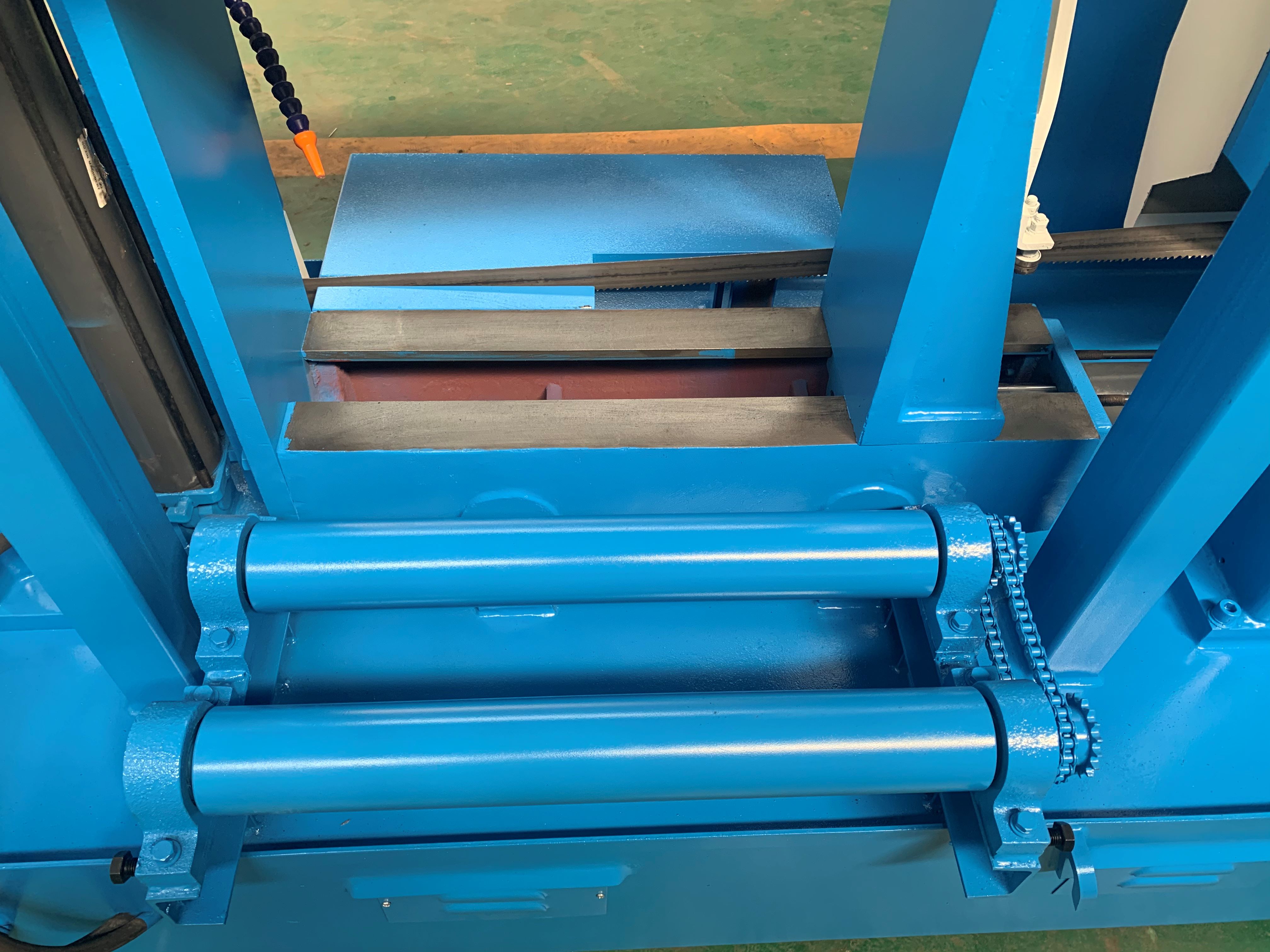 Ленточная пила по металлу полуавтоматическая для прутков и труб