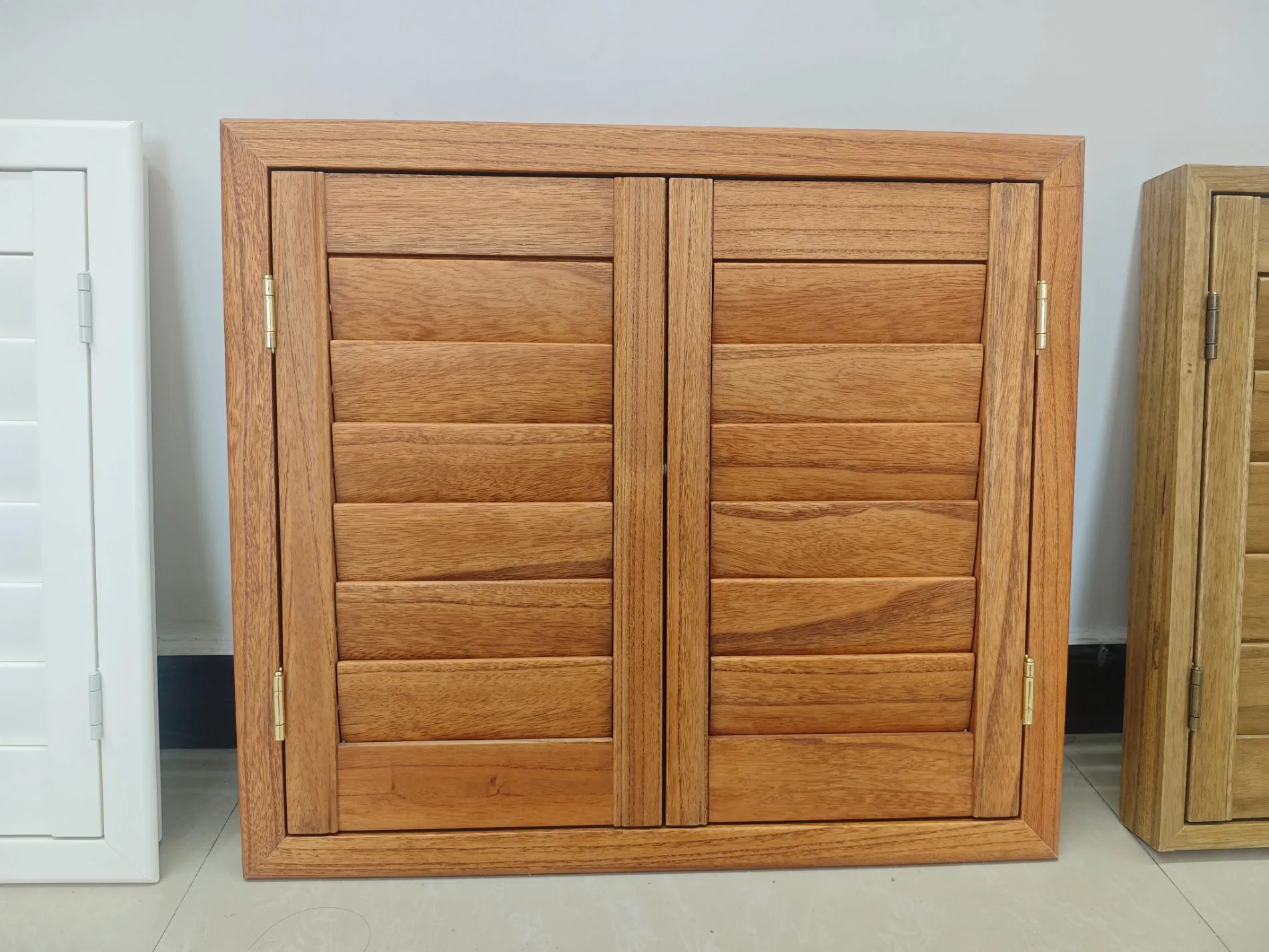 Timber Wooden Black Shutters Hinged Shading and Privacy Paulownia Wood Plantation Shutters