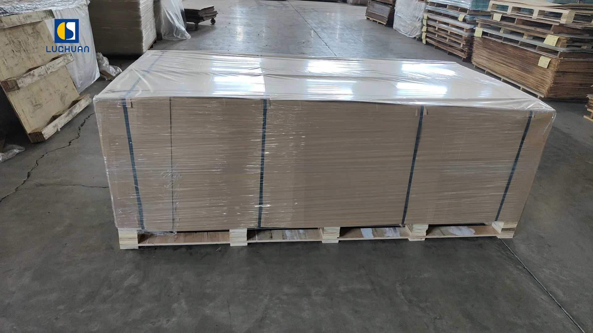 ISO Certified Adverting Field 2.5mm Cast Transparent Sheet Laser Cutting