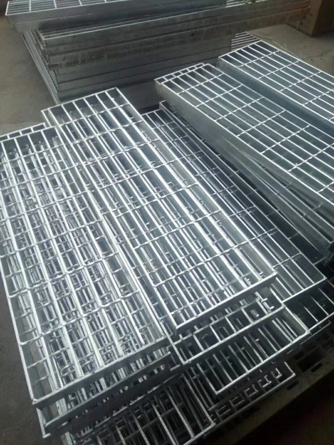Galvanized Heavy Duty Steel Grating/Steel Walking Platfrom Steel Grating