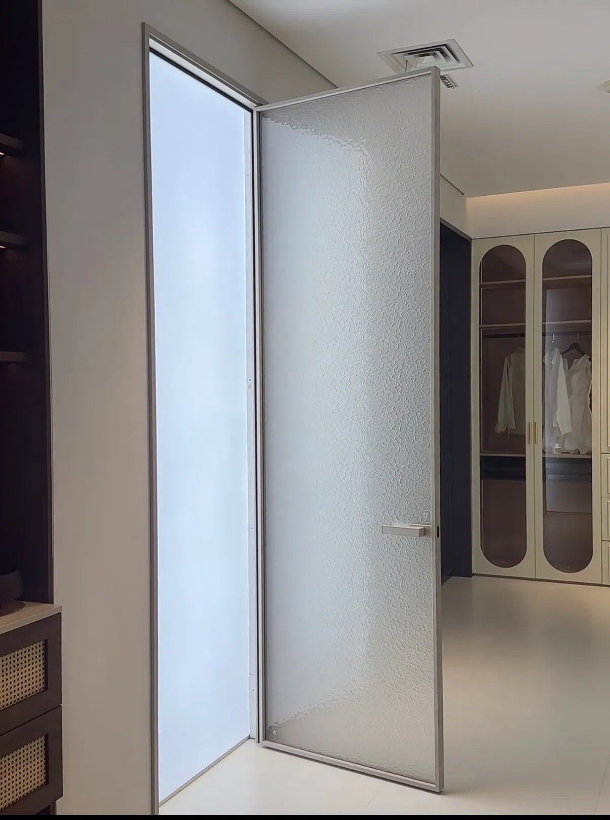 Стеклянная дверь для комнат с алюминиевой рамой