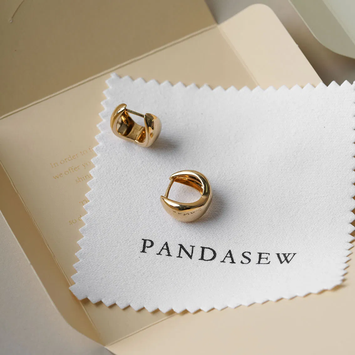 Pandasew Jewelry Custom Brand Logo Text Ink 8X8cm Printing Silver Polishing Cloth with Individual Pink Beige Ivory Black White Gray Paper Packaging Case