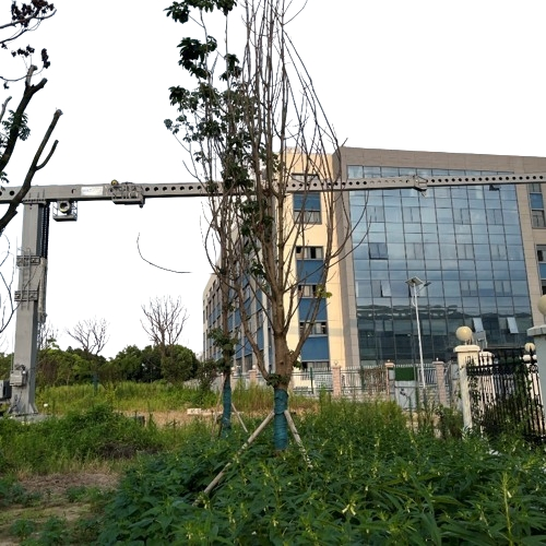 High-Performance Column-Lifting Building Maintenance Unit (BMU) for Robust and Safe Window Cleaning Operations