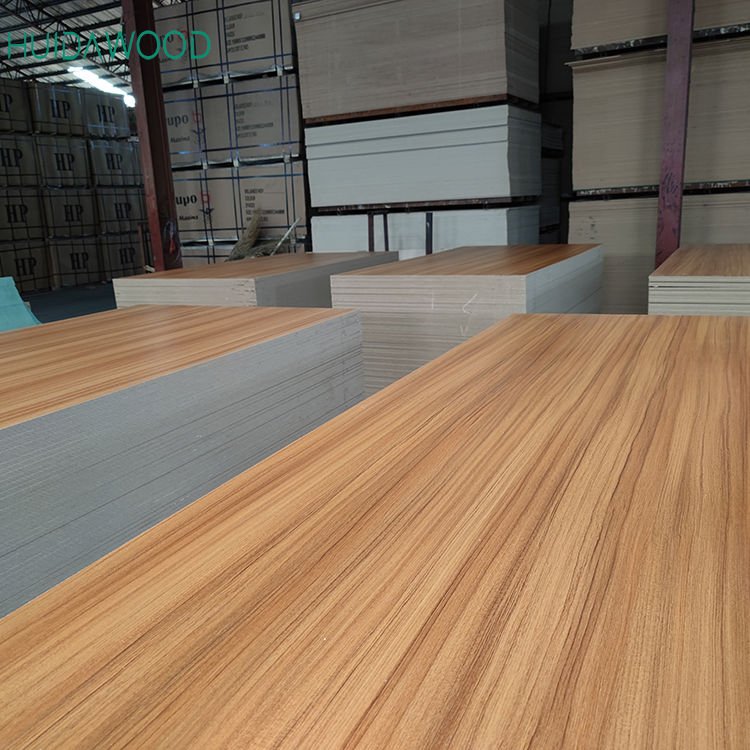 China MDF Manufacturers E2 E1 E0 Glue Good Quality Laminated Melamine MDF Board for Furniture and Kitchen Cabinet