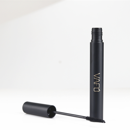 Extreme Volume Waterproof Mascara for All-Day Wear and Length