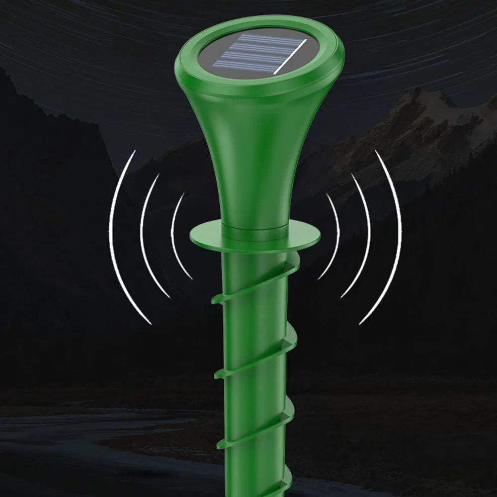 New Solar-Powered Low Noise Color-Changing Ultrasonic All-Round Multi-Mode Animal Repellent Device