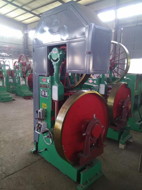 Ленточная пила по дереву вертикальная автоматическая