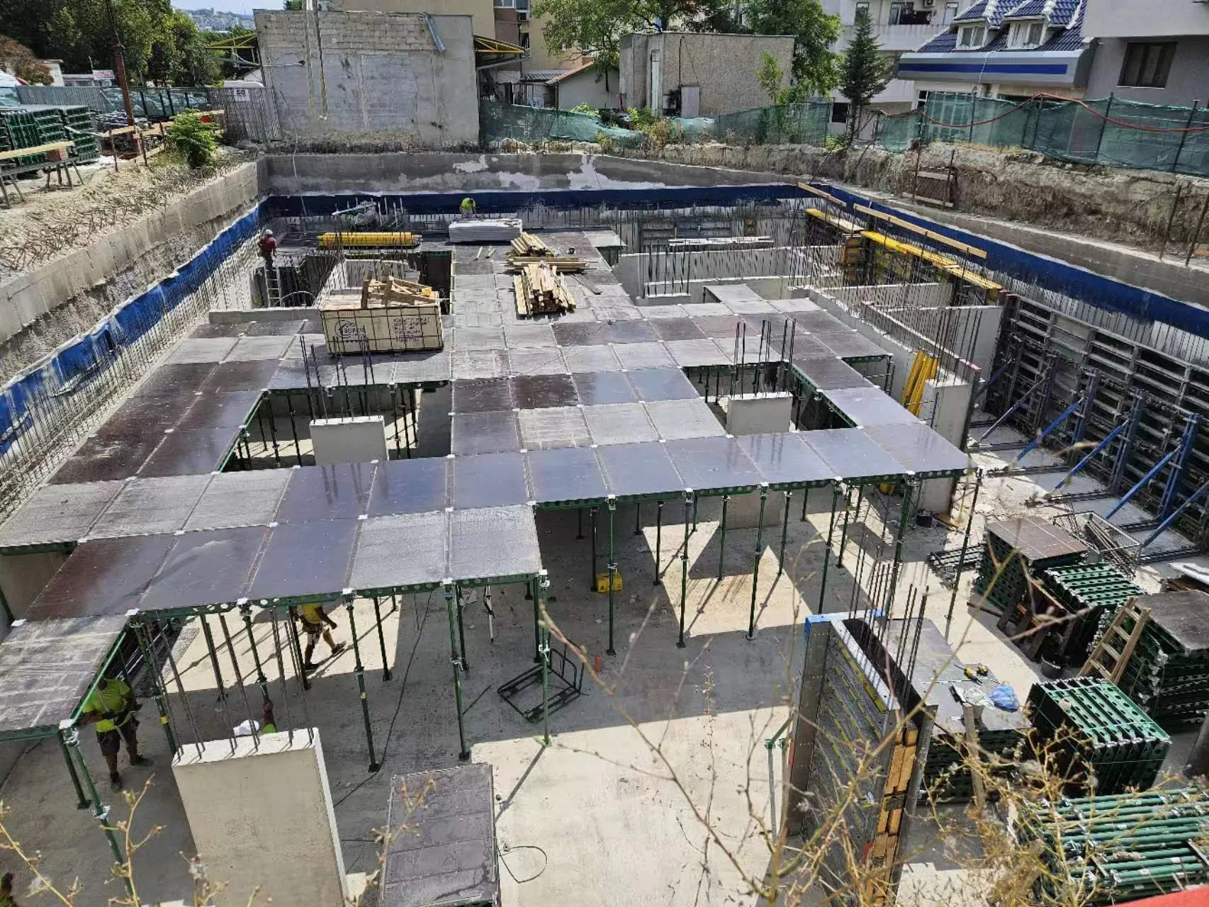Flexible Slab Formwork with Expert Support for Apartment Construction Projects