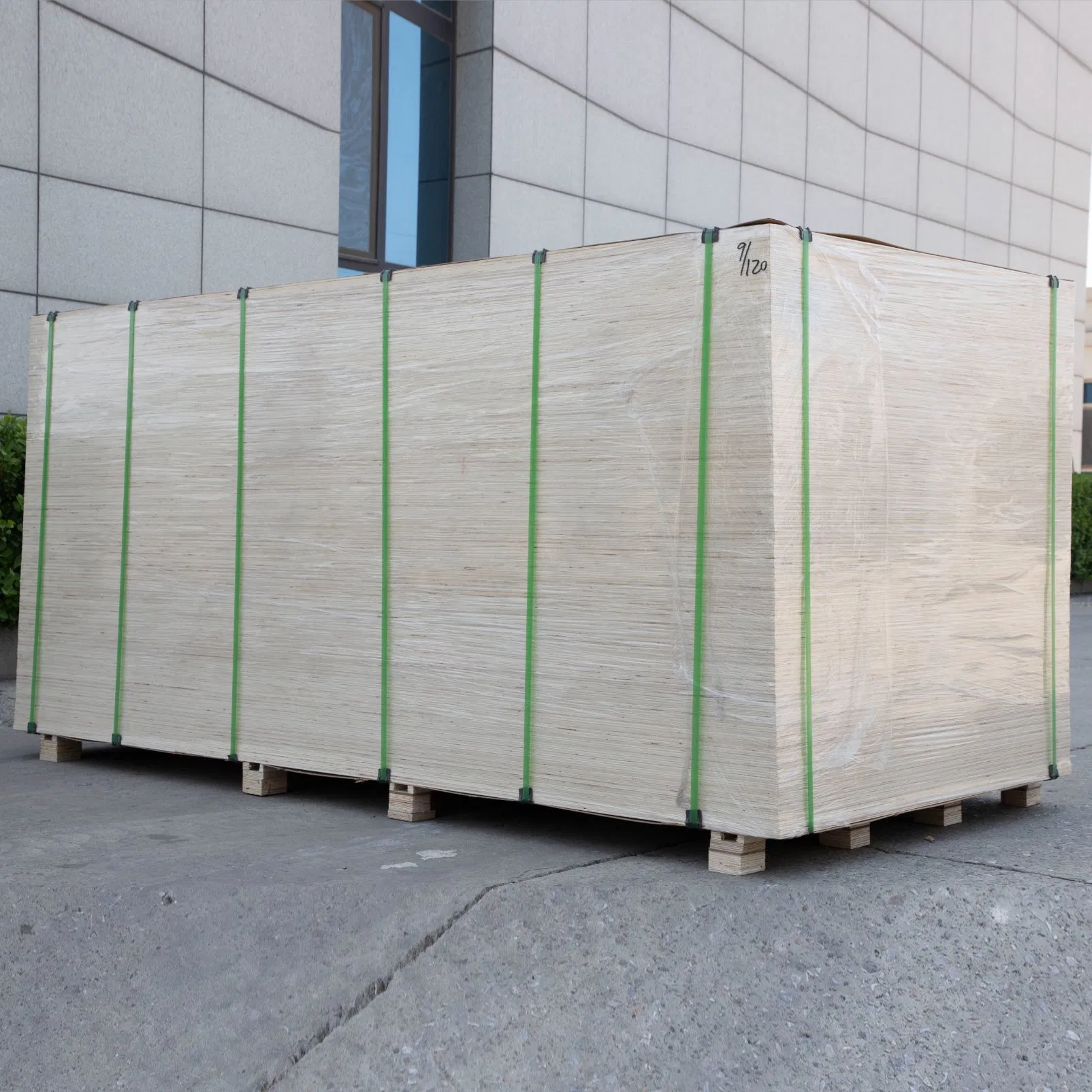 Cabinet Grade Waterproof 4X8*18mm Fiberboard Melamine Laminated Plain Raw MDF Board for Furniture Decoration