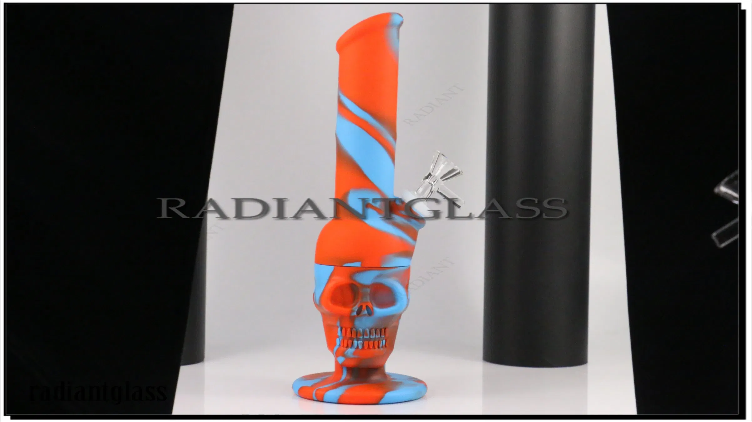 Brilliant Color Smoking Glass Pipe Silicone Pipe Exotic Characteristics