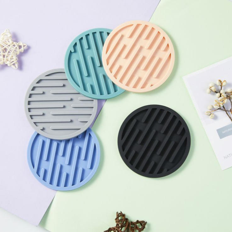 Silicone Coaster, Round and Thickened 10cm Drain Pad, Heat-Insulating and Anti Slip Tea Cup Water Universal Dining Table Coaster