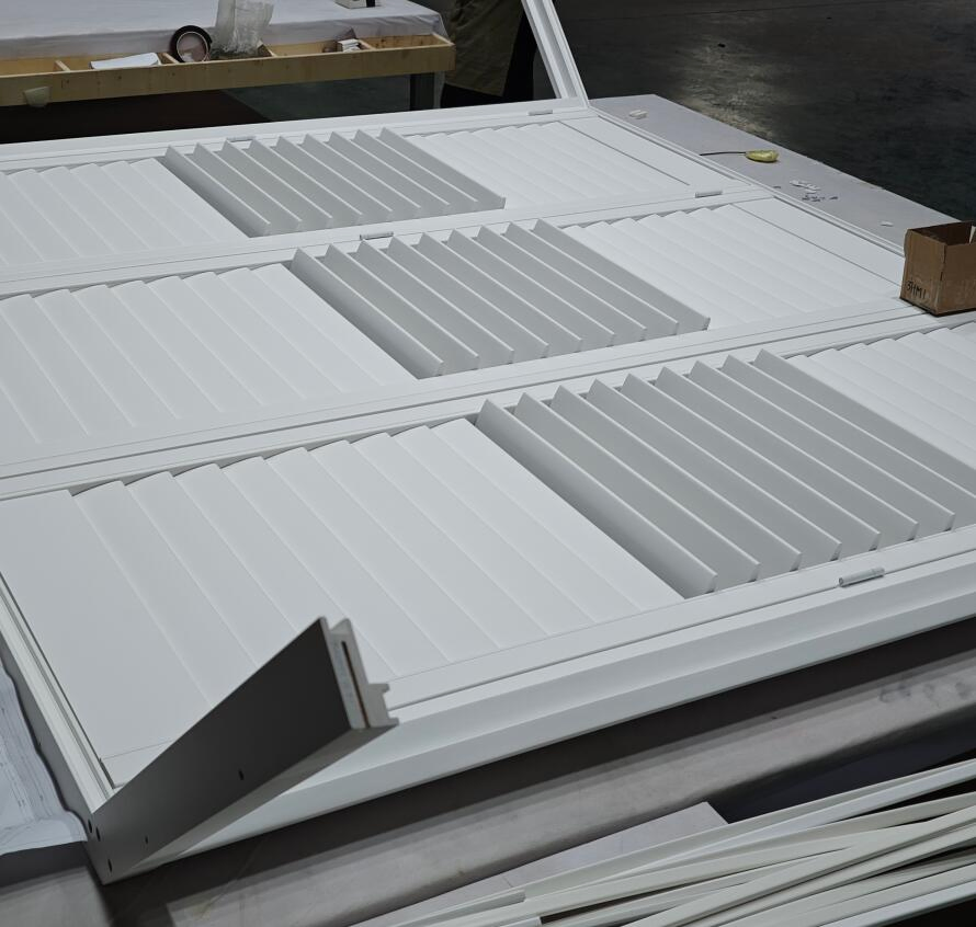 Factory Price Wood and PVC Shutter Interior 89mm Louver Plantation Shutters