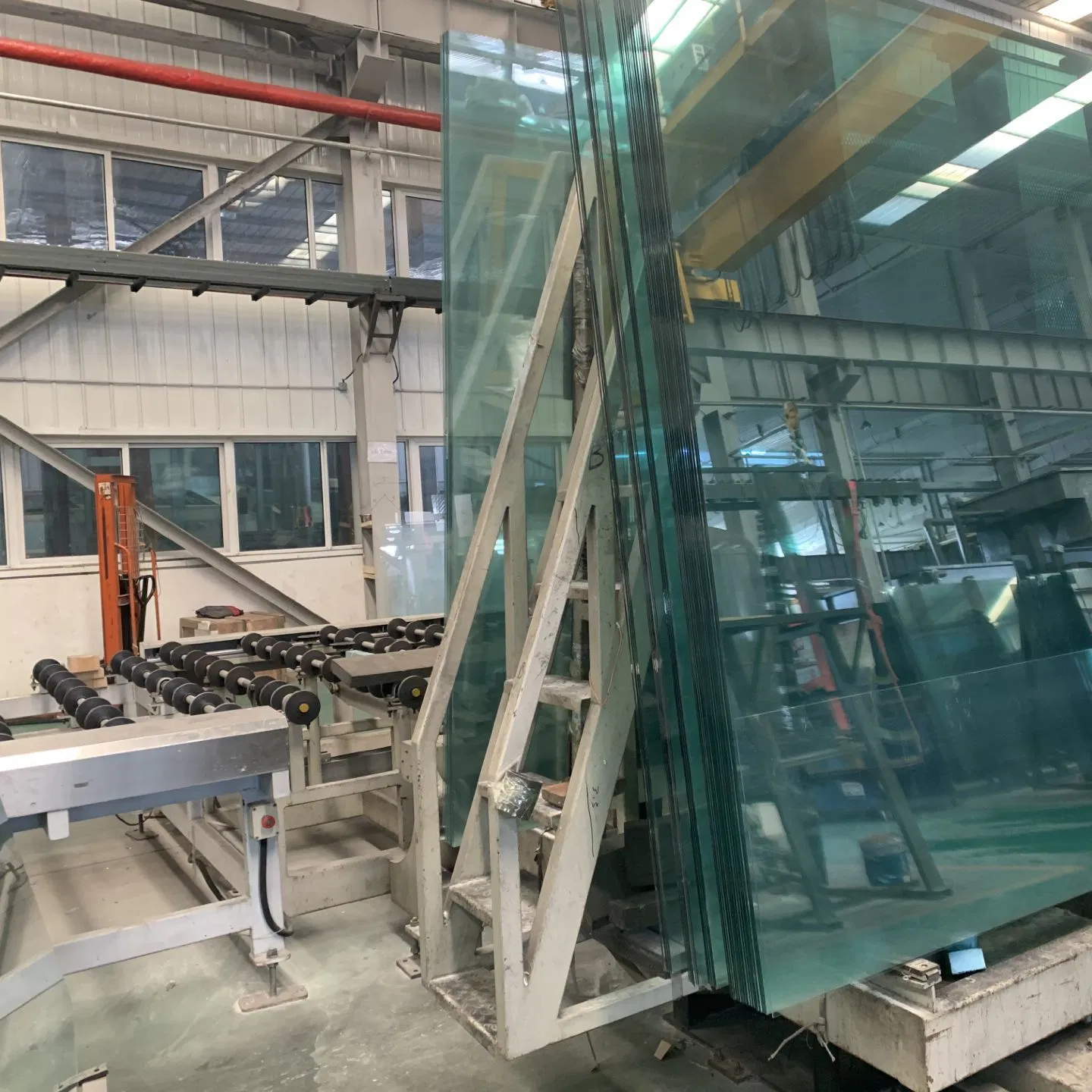 Стекло строительное оптом от 3 до 19 мм