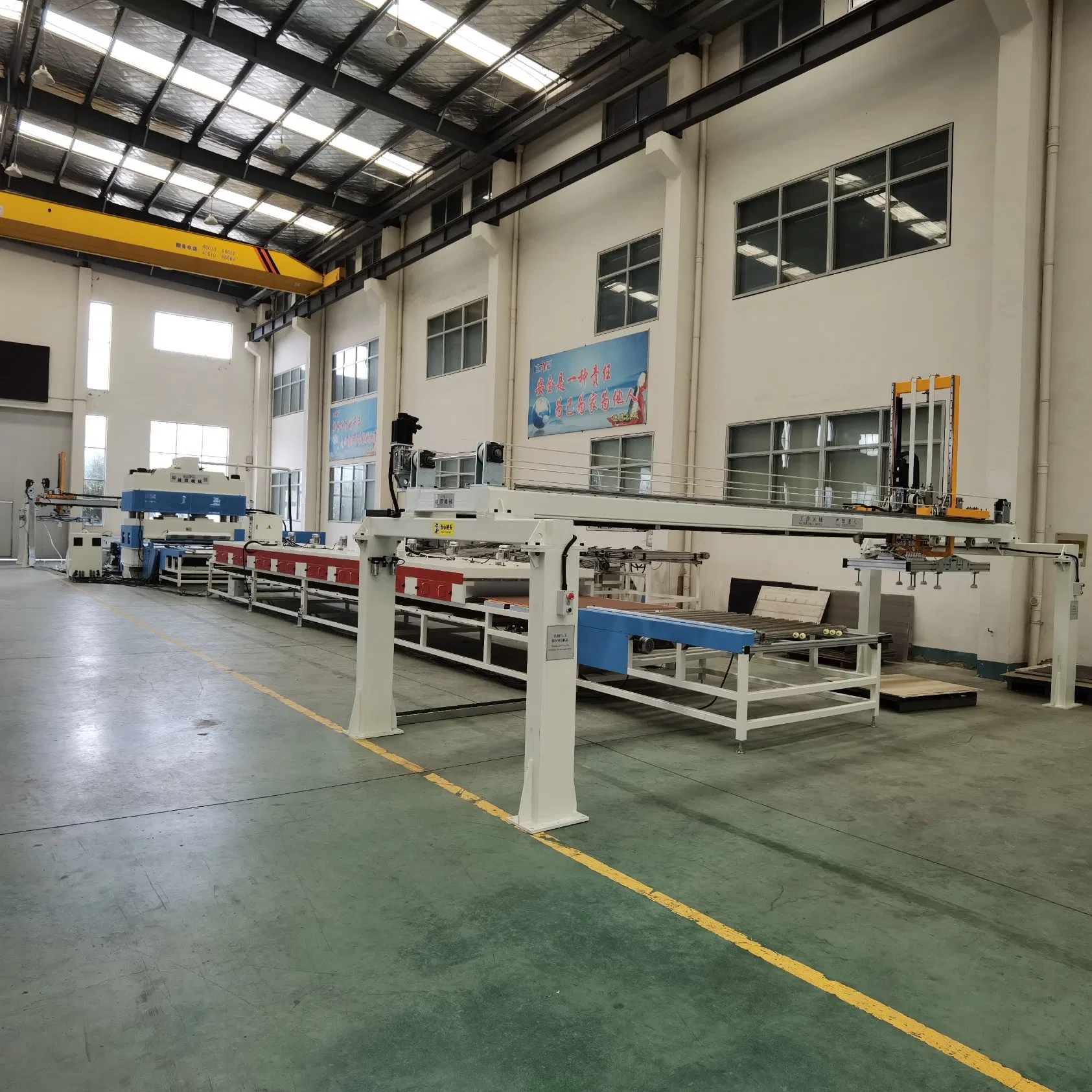 WPC Spc Floor Automatic Loading Feeding Cutting and Stacking Line