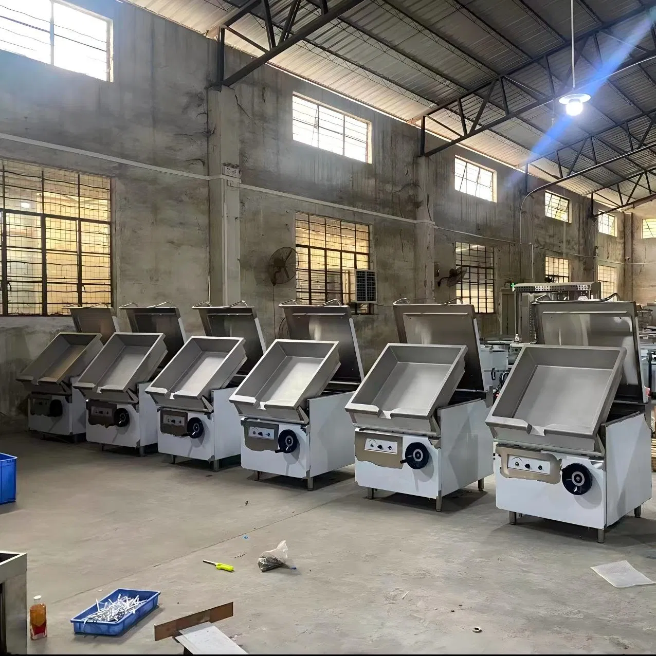 Commercial Kitchen Equipment Tilting Braising Pan for Commercial Kitchens - Gas or Electric Power