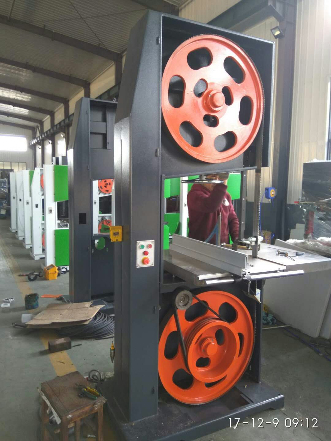 Ленточная пила по дереву ручная MJ396