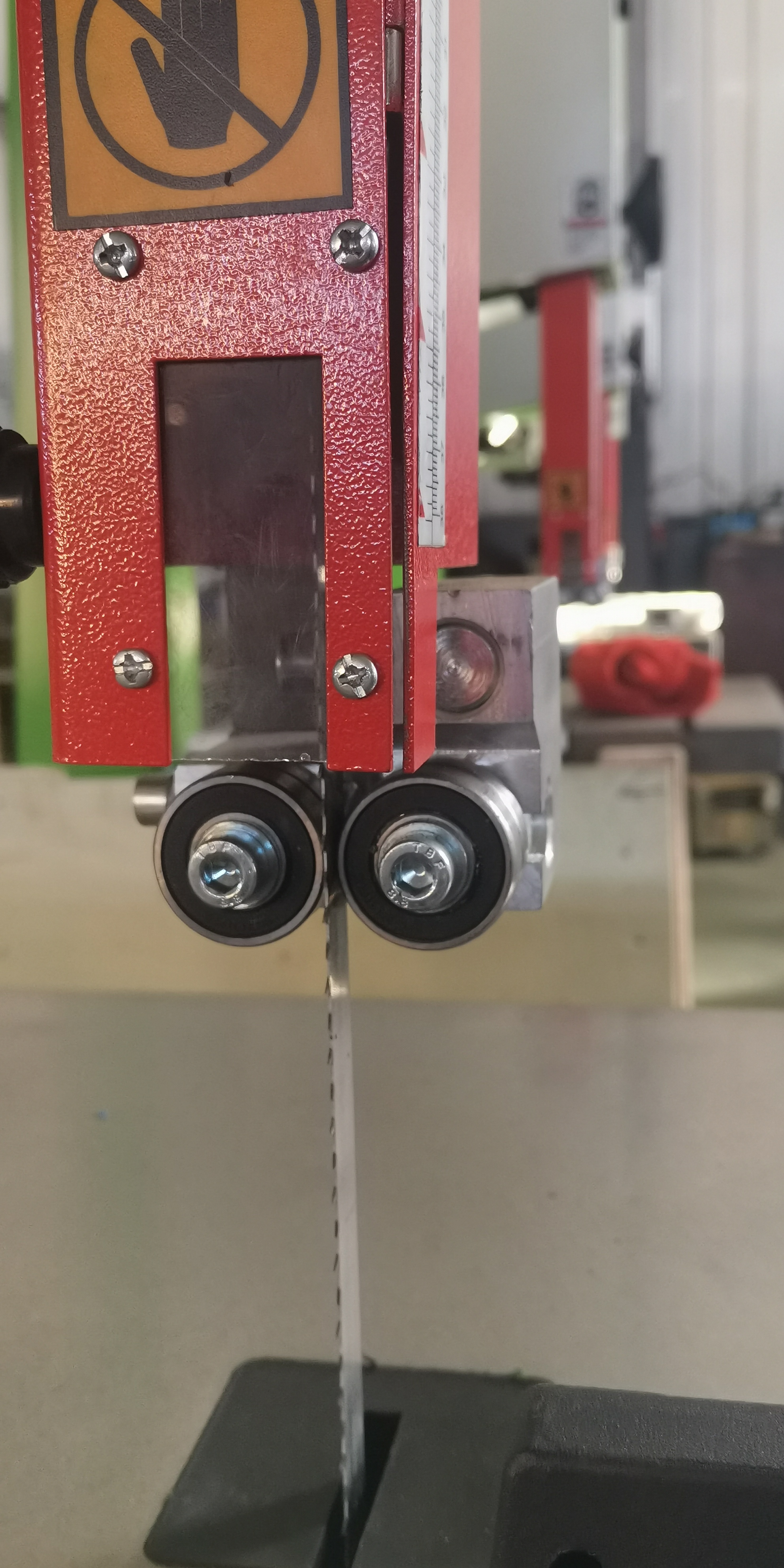 Станок ленточнопильный вертикальный MJ347E