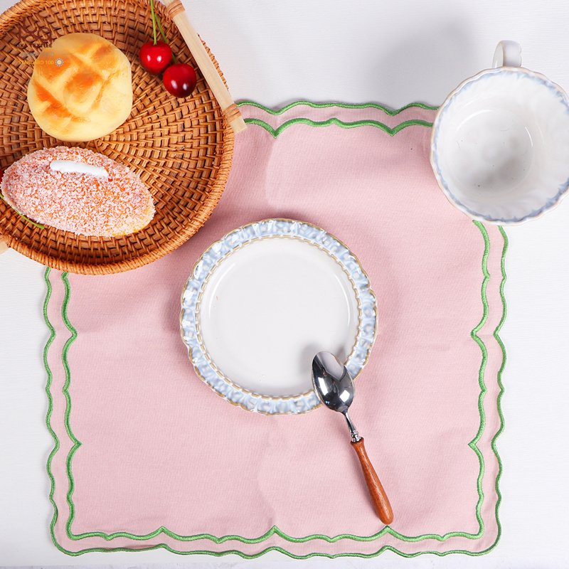 Irregular Flower Shaped Embroidered Pure Linen Placemats Good Quality Custom Multi Color European Washable Scalloped Table Mat