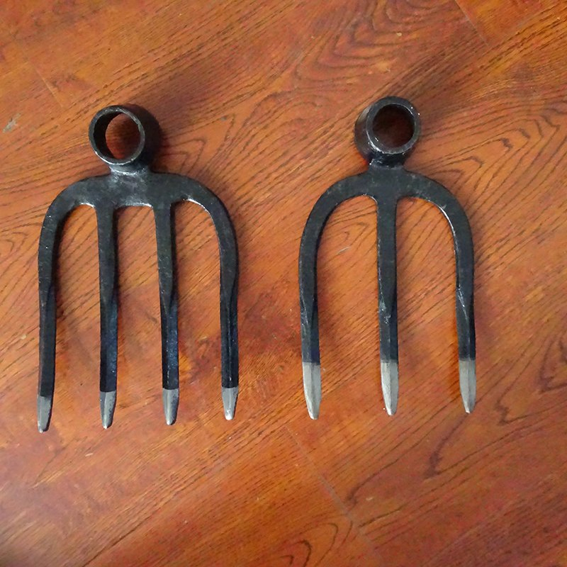 Hot Sale Carbon Steel Wood Handle Fork Hoe Garden Tool Double Four Tines Garden Fork Hoe