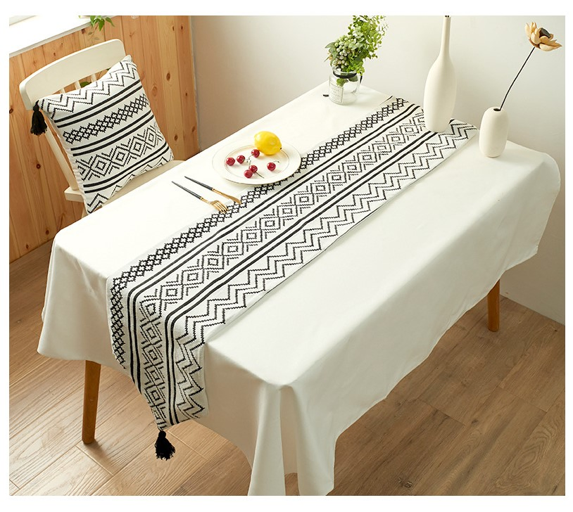 33X180cm White Black Chenille Table Runner with Tassels Geometric Home Party Decoration Table Cloth Bed Runner