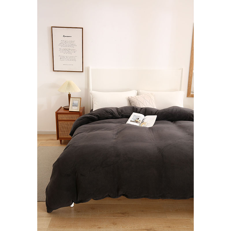 Wholesale Quilted Queen Bed Skirt Single Bed Quilt Cover Milk Velvet Bed Sheet Set Wholesale Bedding Set