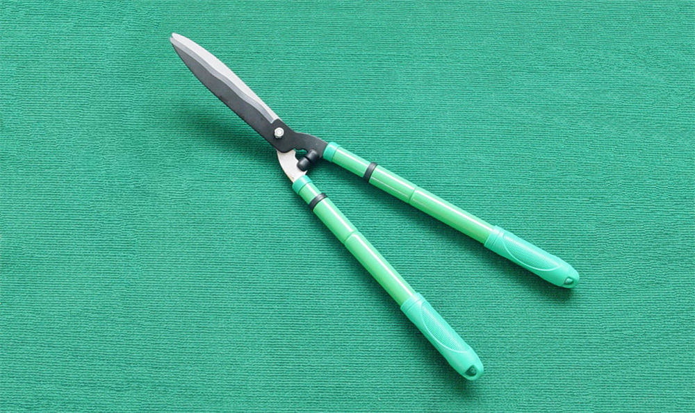 Heavy-Duty Hedge Shears with Telescopic Handle for Ultimate Reach