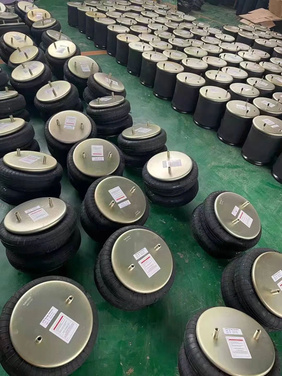 Городской автобус, передняя подвеска на пневмобаллонах, индивидуальный дизайн