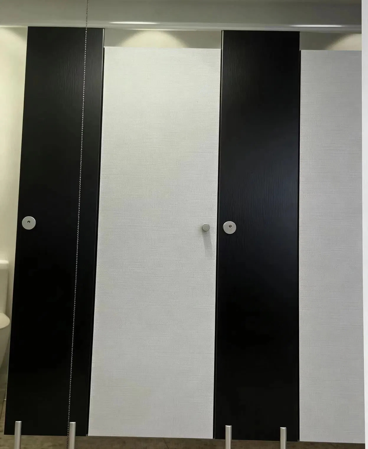 Anti-Bacterial HPL on Black MDF Core Toilet Cubicles Scratch-Resistant