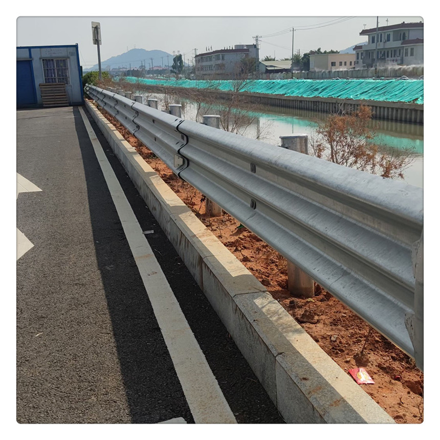Professional Road Traffic Safety Barrier Three Beam Corrugated Thrie Beam Guardrail