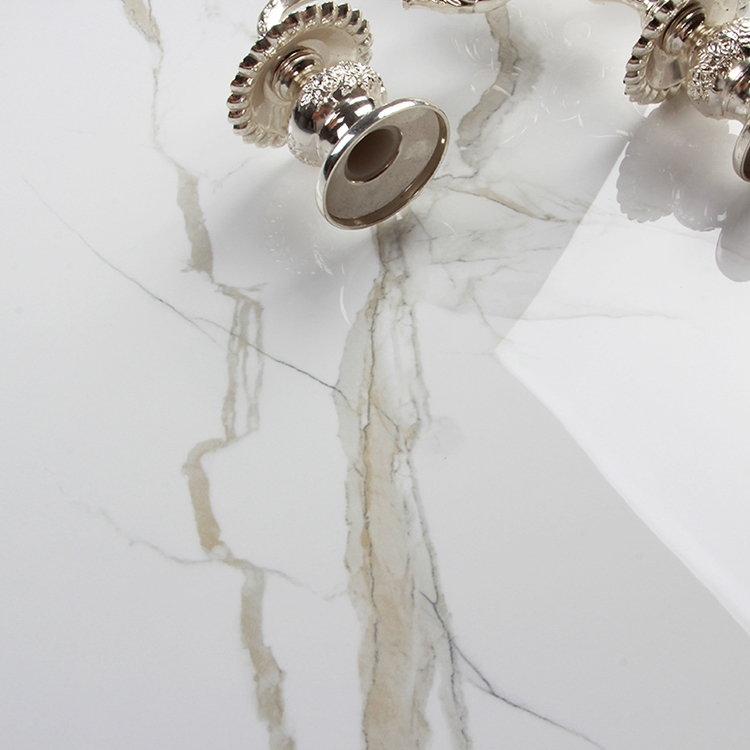 Керамогранитная плитка белая глянцевая 600x600