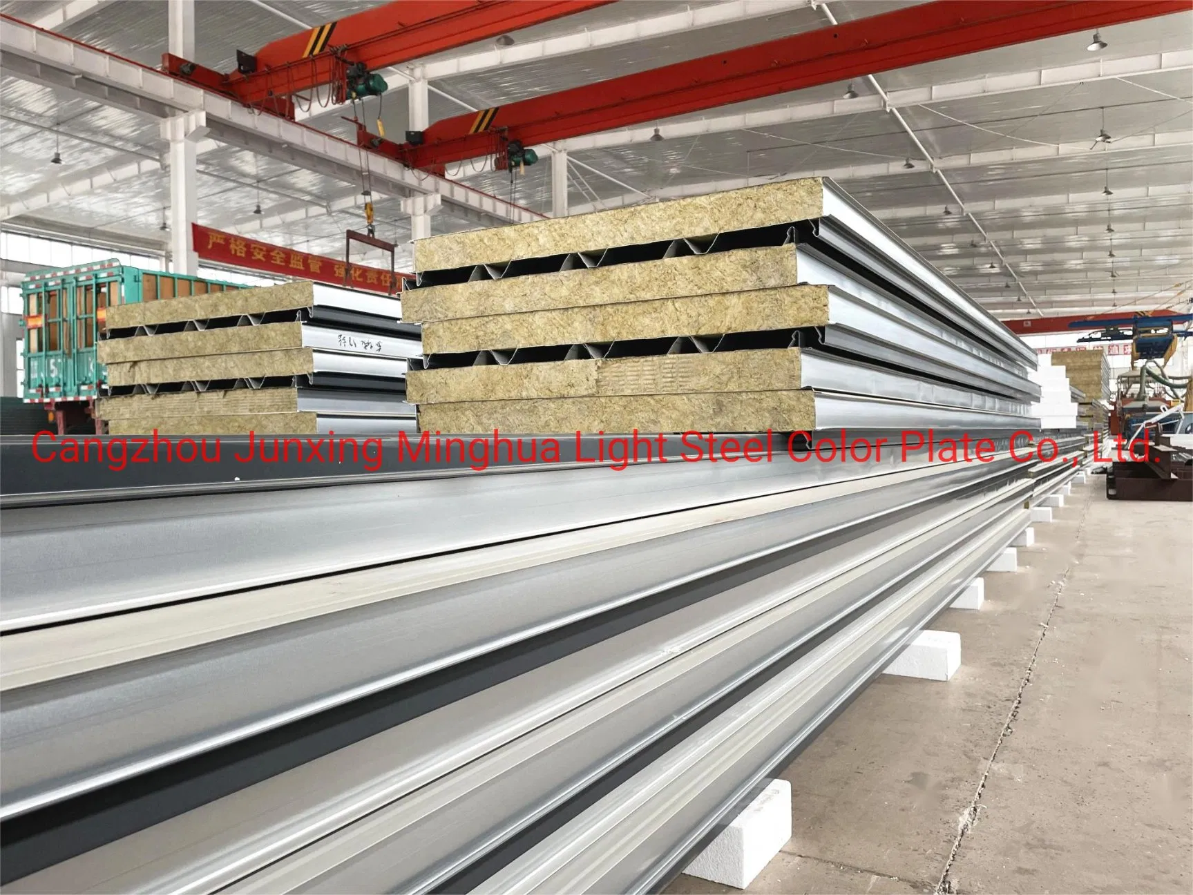 Factory Price Environmental Economical Customized Wall Insulation Color Coated Steel Rockwool Roof Sandwich Panel for Poultry House