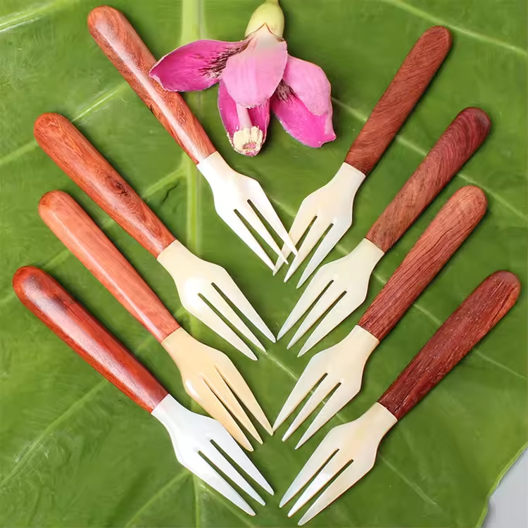 Stylish Shell Fork with Exquisite Wood Handle for Home Use
