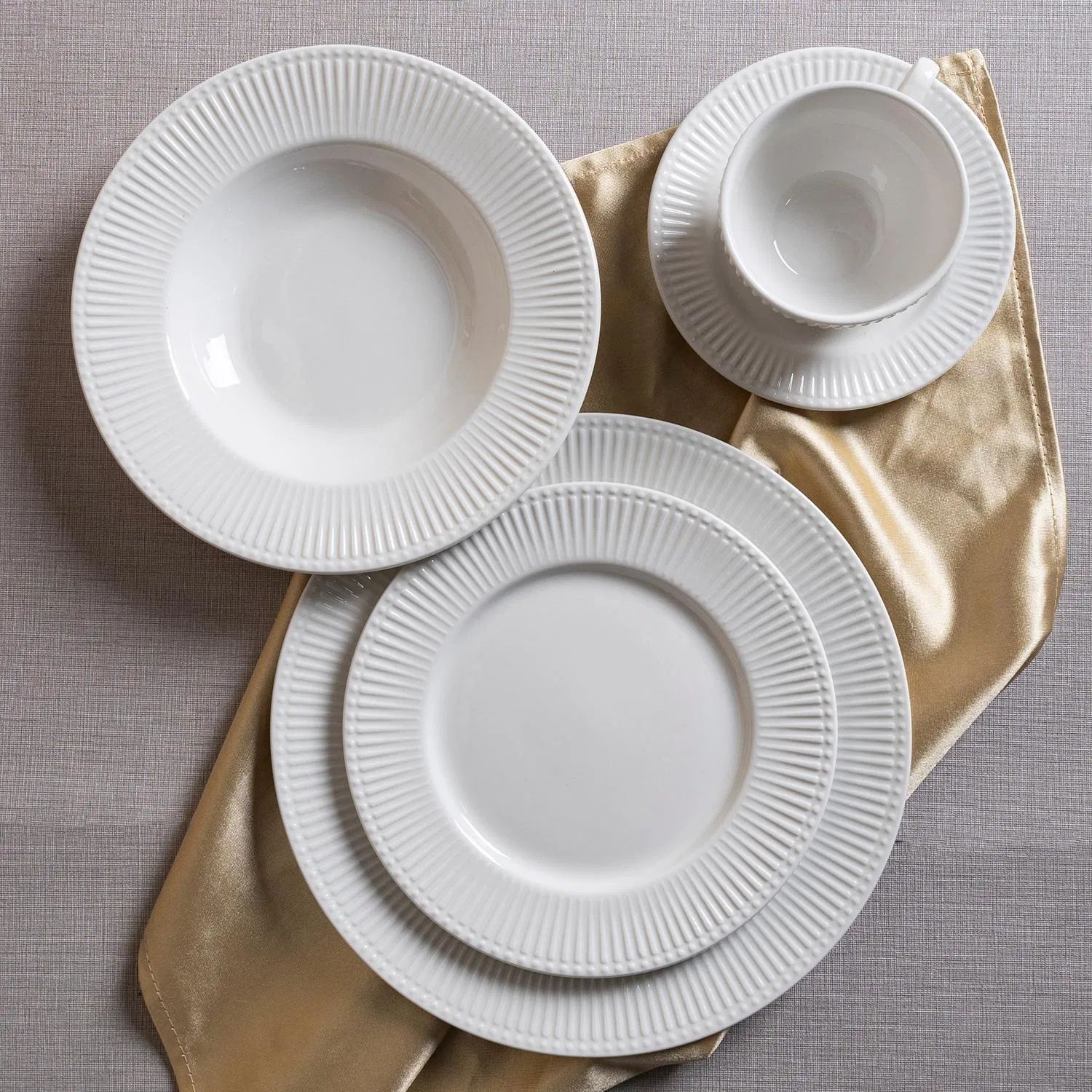 High-Quality Porcelain Dinner Plate Wholesale Ceramic Plate Restaurant Dining Table Contemporary Porcelain White Ribbed Ceramic Tableware Dinner Set