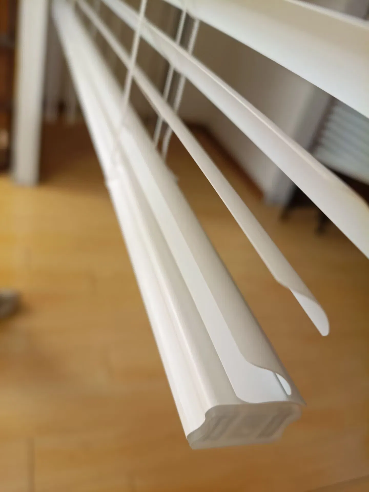 Made to Custom PVC Faux Wood Venetian Blinds Cordless Faux Wood Venetian Window Blind Home Safety