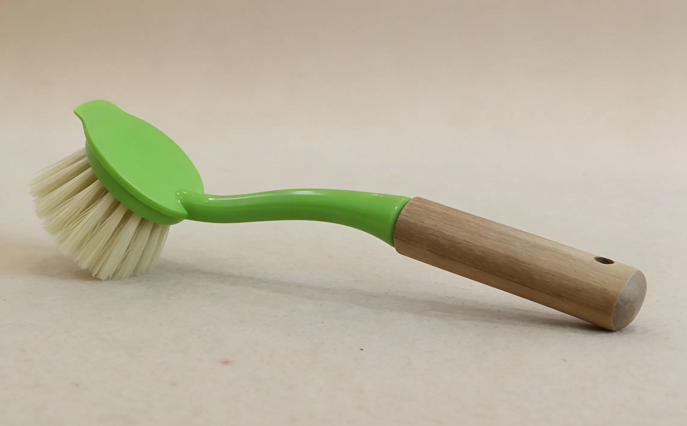 Durable Non-Scratch Dish Brush with Ergonomic Handle Design