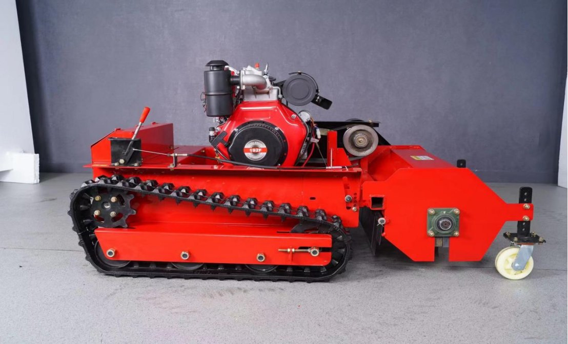 Мощная газонокосилка с аккумулятором и противоскользящим покрытием