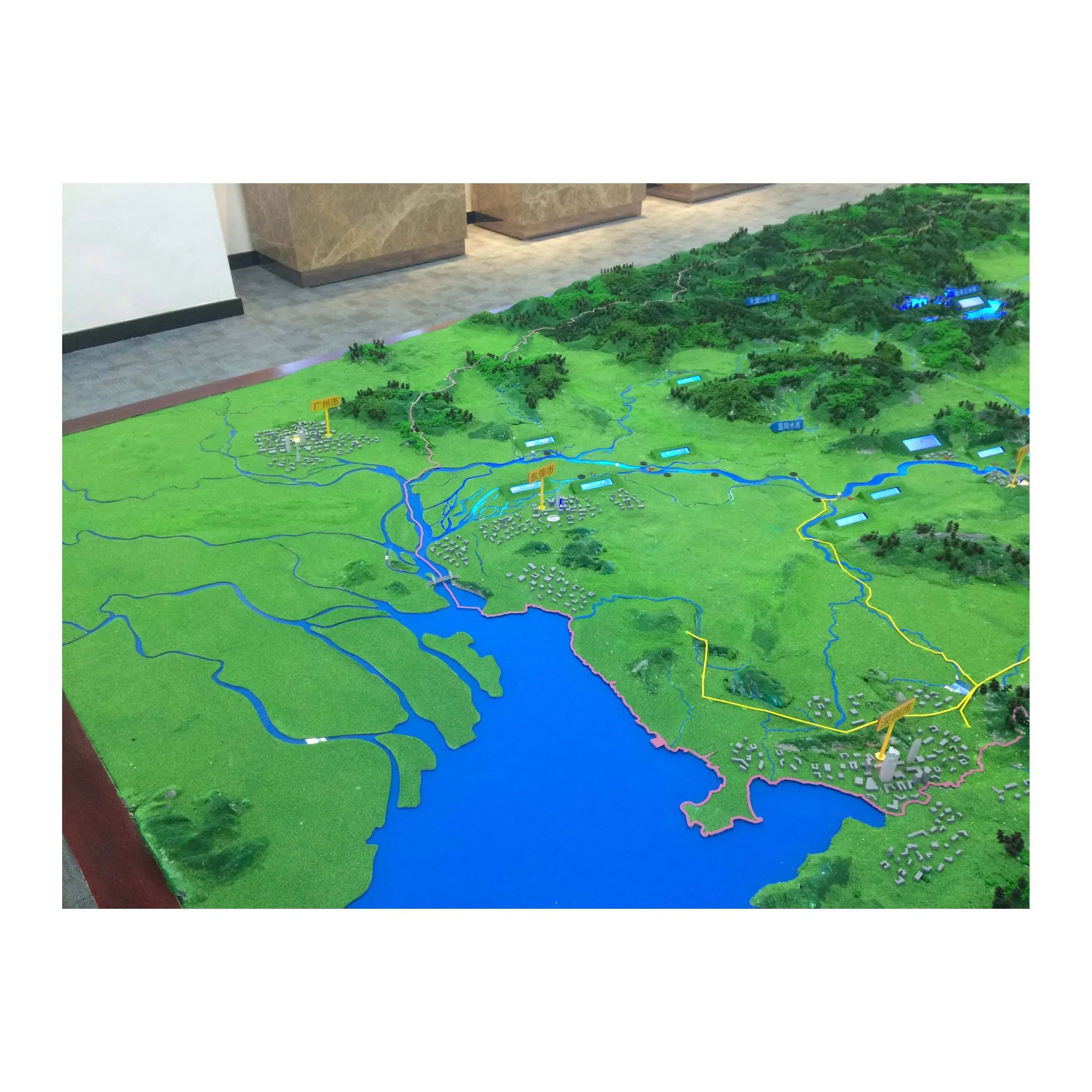 Customized Proportional Sand Table Model for Urban Terrain and Landform Planning