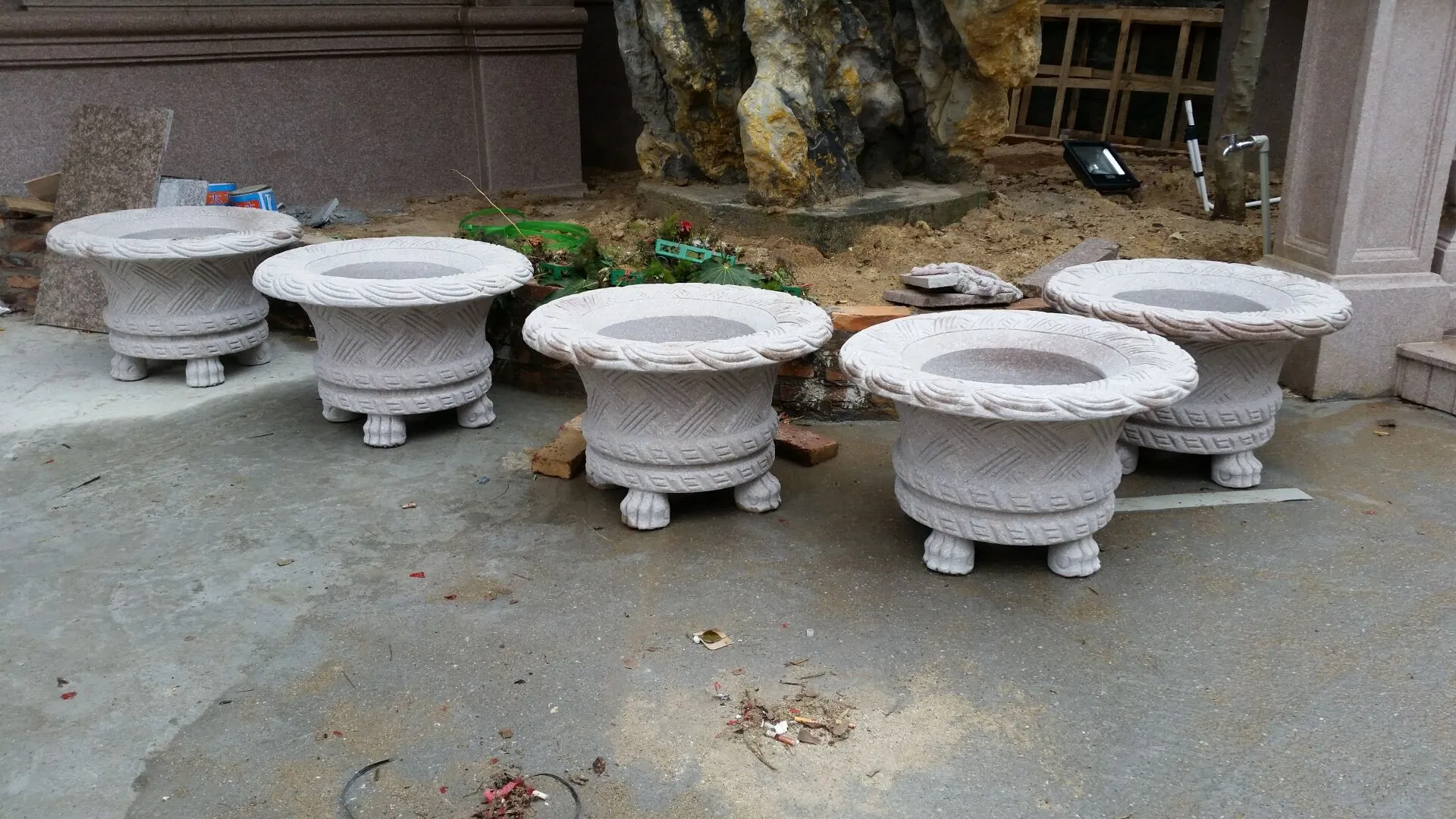 Customized Outdoor Natural Stone Garden Decoration Planters Carved Stone Granite Flower Pot