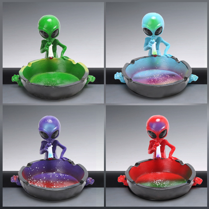 Gifts Ornament Resin Multicolor Alien Smoking Ashtray for Home Decor