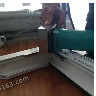 Corner Layer Cleaning Tool for Window and Door Profile Milling