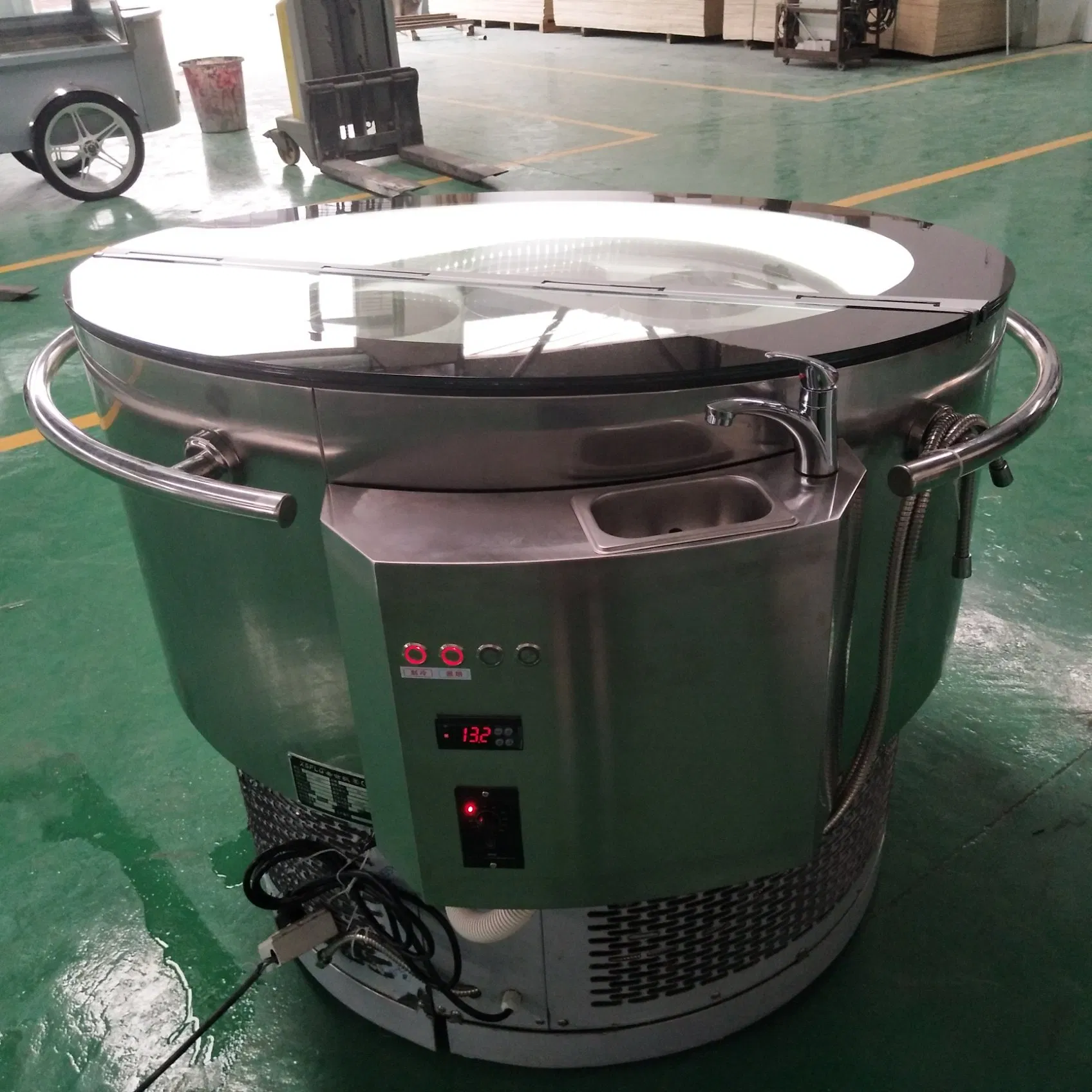 Round Shape Rotating Ice Cream Showcase