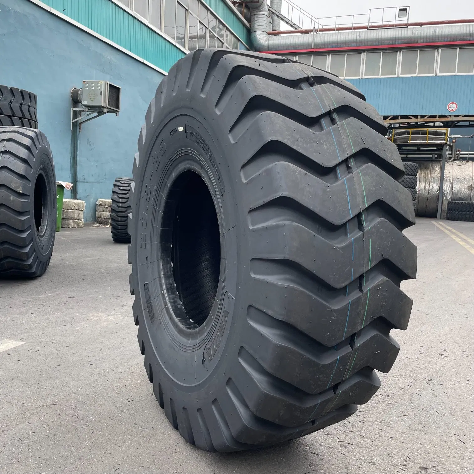 Шины для спецтехники OTR с камерами и дисками 11R22.5, 295/80R22.5, 17.5-25, 23.5-25