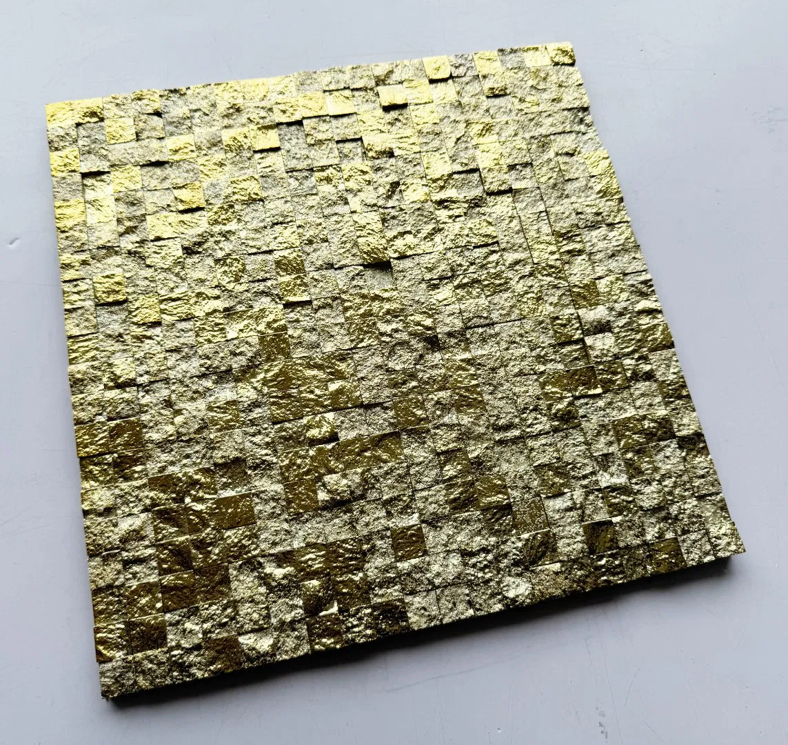 Мозаика из жёлтого лавового камня золотого цвета