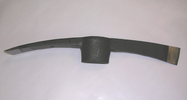 Railway Steel Pickaxe, Resistant to Rain and Sun Exposure, a Good Helper for Mountain Reclamation and Construction Work.