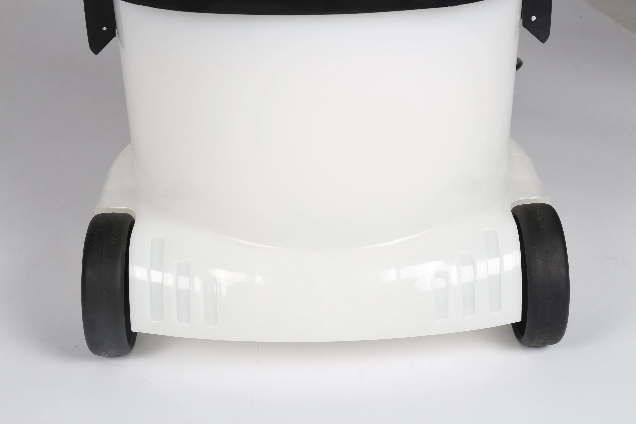 30L Plastic Tank Wet and Dry Vacuum Cleaner with CE