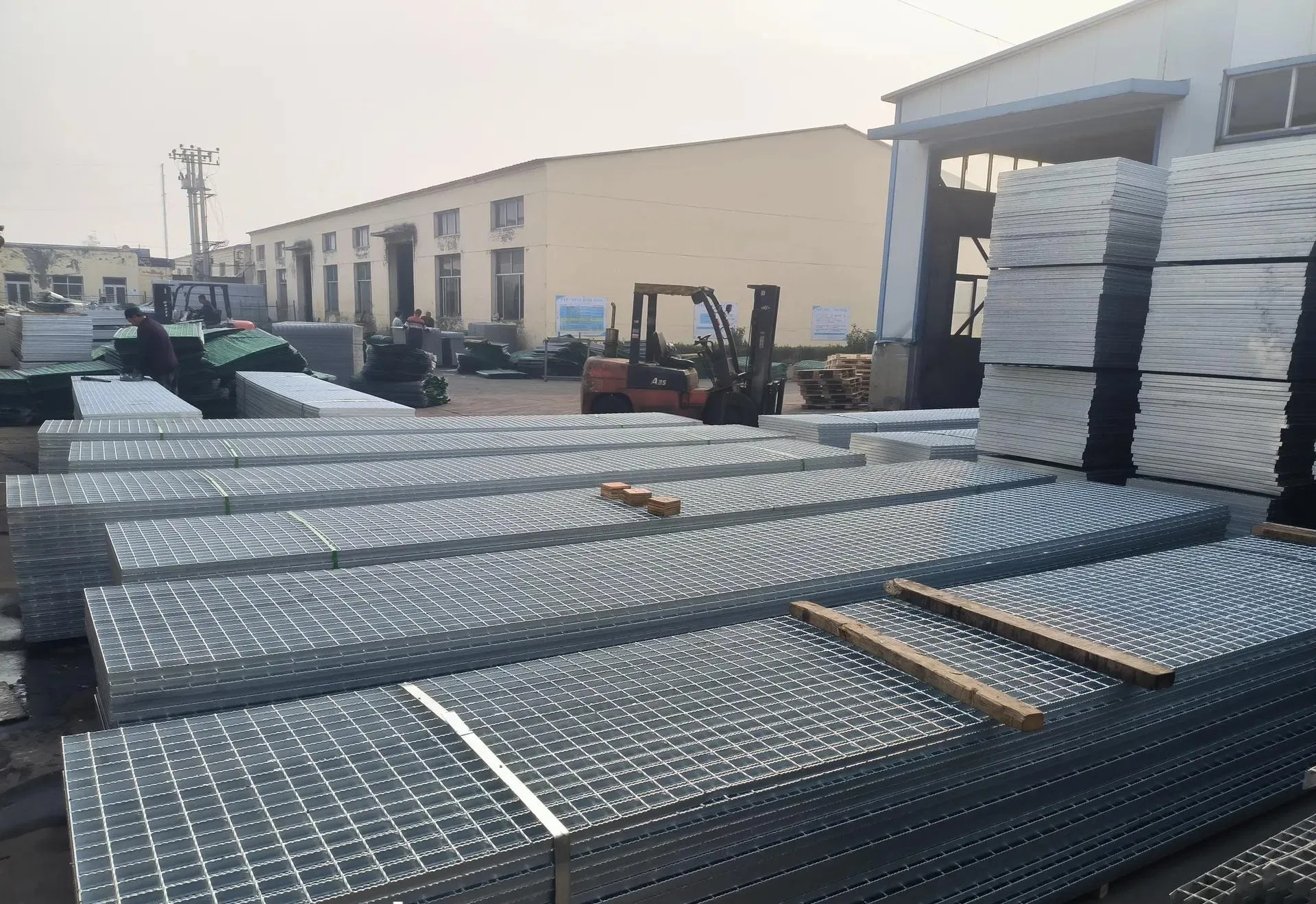 Hot DIP Galvanized Bar Grating Steel Floor Grating with Checkered Plate for Catwalk