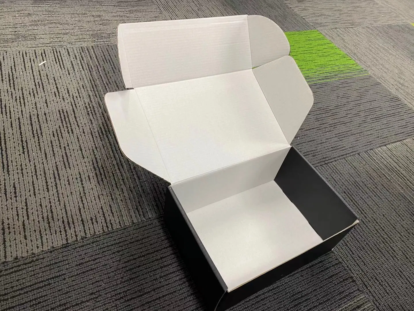 2022 Hot Sales New Design Special Custom Luxury Clothing Packaging Box