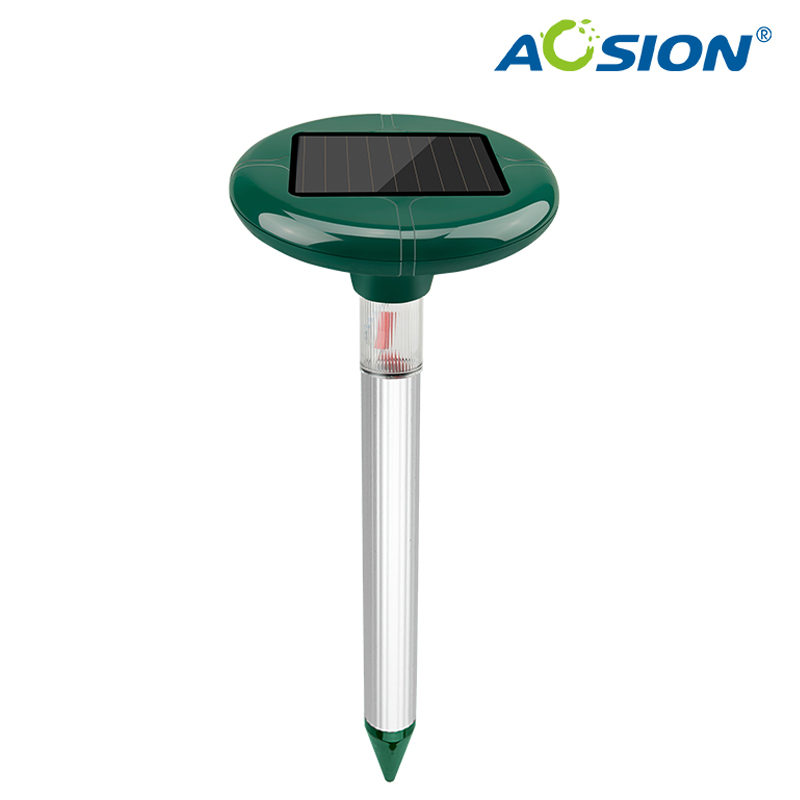 Serpent Stopper Rechargeable Garden Tool Snake Repeller with Eco-Friendly LED Light