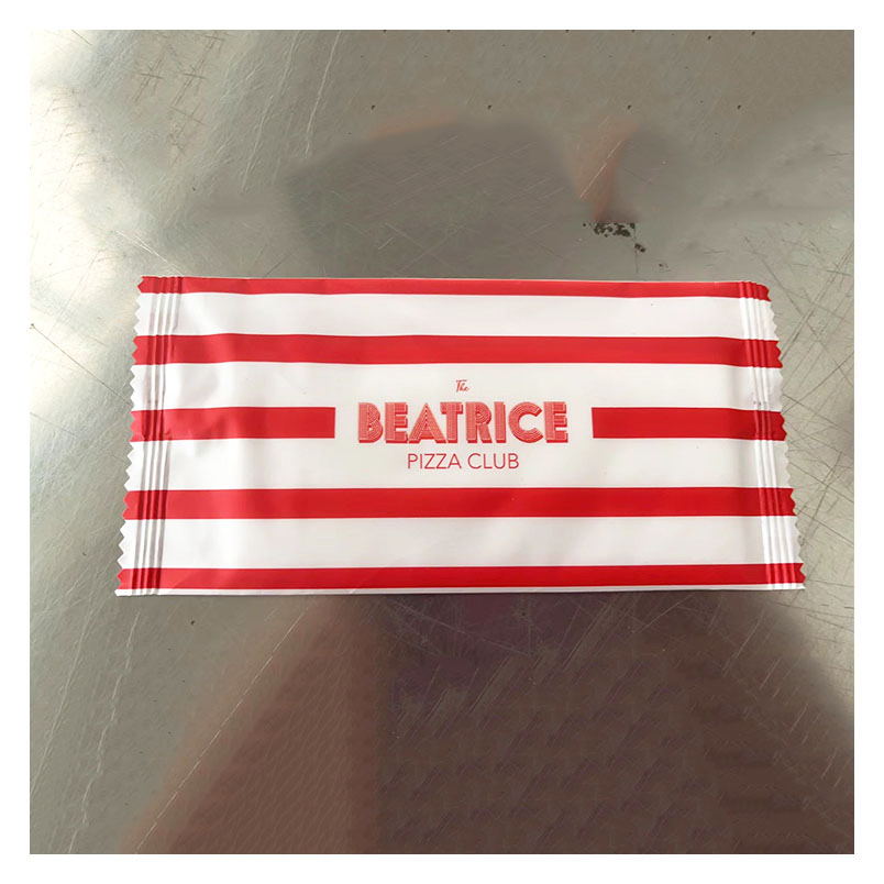 Free Sample Single Pack Hand Cleaning Wet Wipes Custom Logo Individual Wrapped Organic Cotton Wipes for Restaurant Hotel Shop Packaging